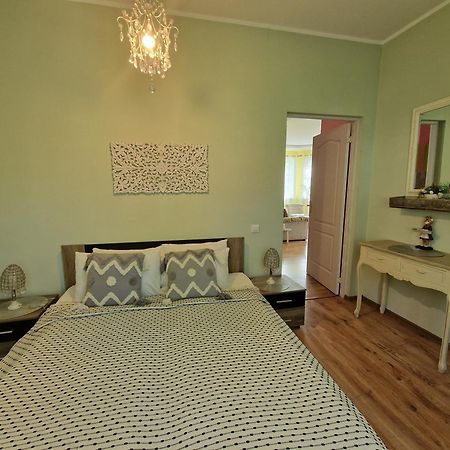 Boutigue City House With Terrace And Garden Free Parking Riga Ngoại thất bức ảnh